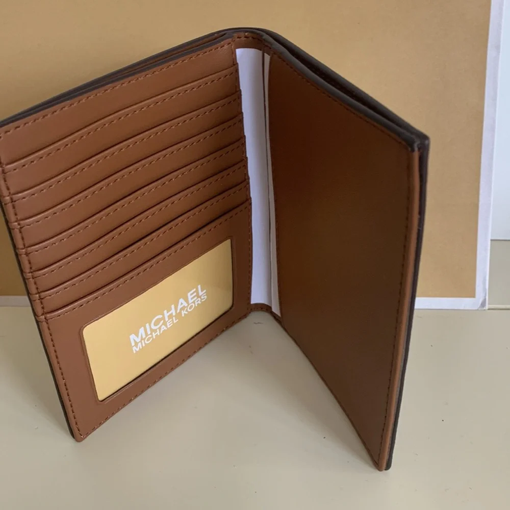 MICHAEL KORS PASSPORT HOLDER NWT - Picture 3 of 6